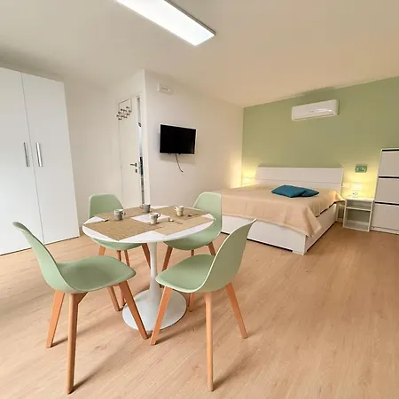 Ella Vacanze Apartment *
